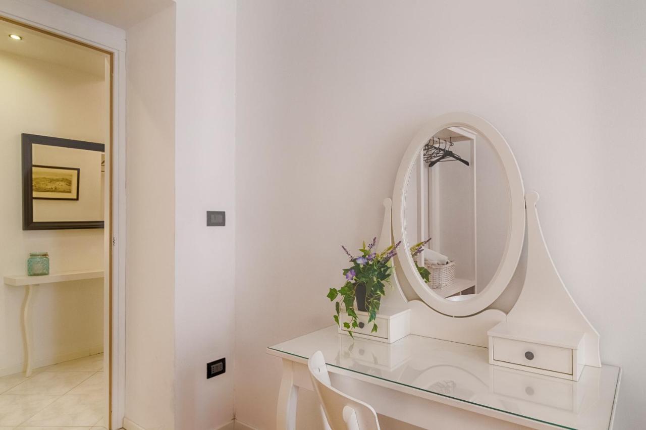 Mihaela Apartment - Charme Near The Station Trieste Luaran gambar