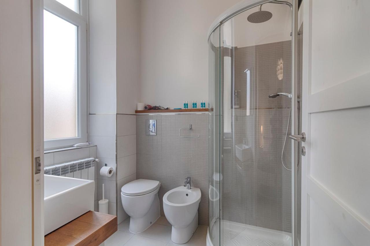 Mihaela Apartment - Charme Near The Station Trieste Luaran gambar