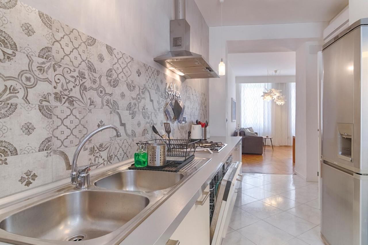 Mihaela Apartment - Charme Near The Station Trieste Luaran gambar
