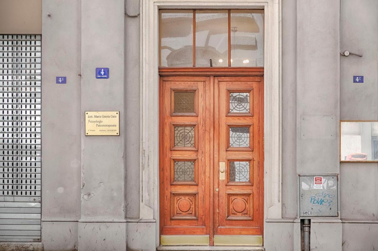 Mihaela Apartment - Charme Near The Station Trieste Luaran gambar