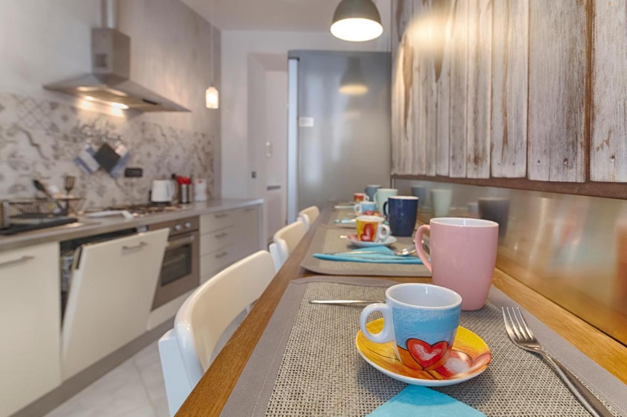 Mihaela Apartment - Charme Near The Station Trieste Luaran gambar