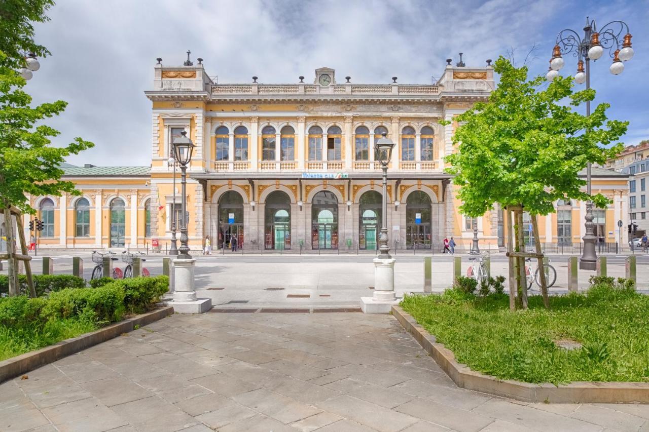 Mihaela Apartment - Charme Near The Station Trieste Luaran gambar
